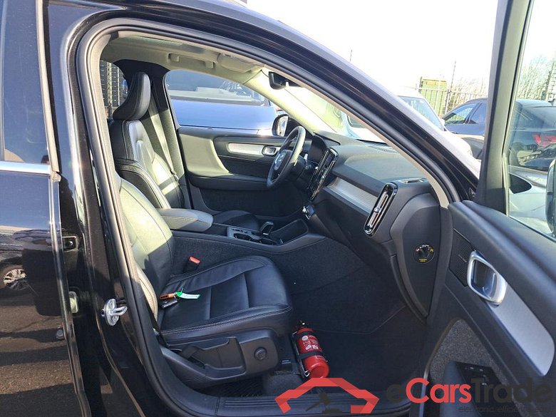 VOLVO - VOL XC40 T4 Recharge 211PK Geartronic Inscription Expression With Arianne Leather & Harman Kardon & Driver Assist Pack & 19 Inch & 360 Camera & Electric Sunroof & Semi Auto Foldable Trailer Hook   * HYBRID * #3