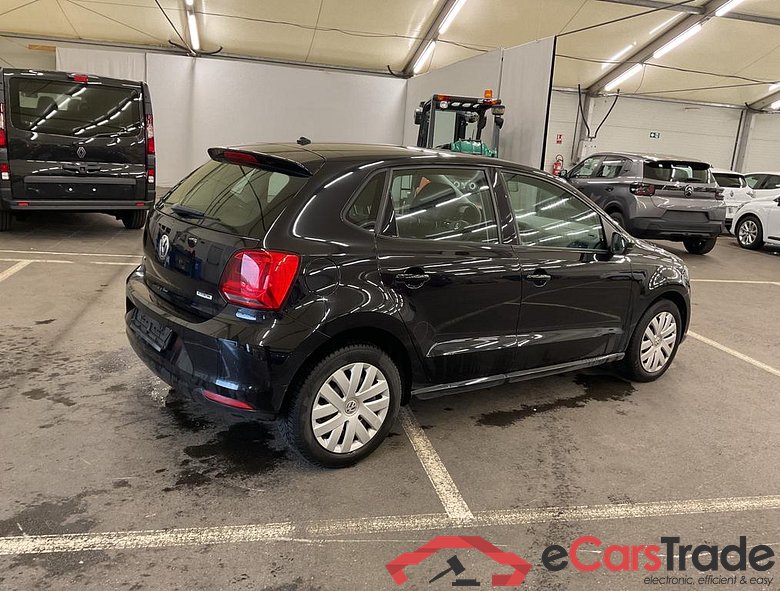 VOLKSWAGEN Polo Polo Trendline 1.0  BlueMotion Technology 55 kW (75 ch) 5 vitesses manuel #2