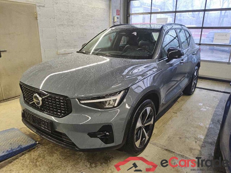 Volvo XC40 (2017->) DE - SUV5 B4 2WD EU6d, Plus Dark (EURO 6d), (Facelift) 2022 - 2024