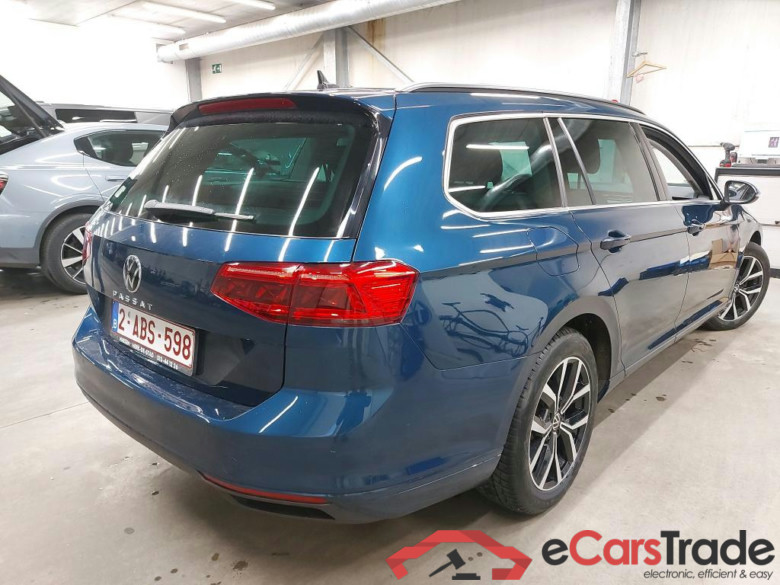 VOLKSWAGEN - VW  PASSAT VARIANT TDI SCR 150PK DSG7 Style Business Pack Adventure & Winter Pack #2