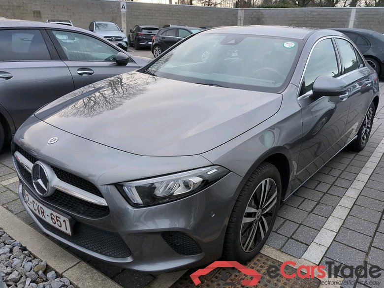 MERCEDES-BENZ A-CLASS LIMOUSINE 1.3 A 250 E LUXURY LINE DCT