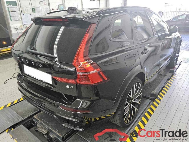 Volvo XC60 (03.2017->) DE - SUV5 B5 (Benzin) 2WD EU6d, R-Design Mild-Hybrid (EURO 6d), (Facelift) 2021 #3