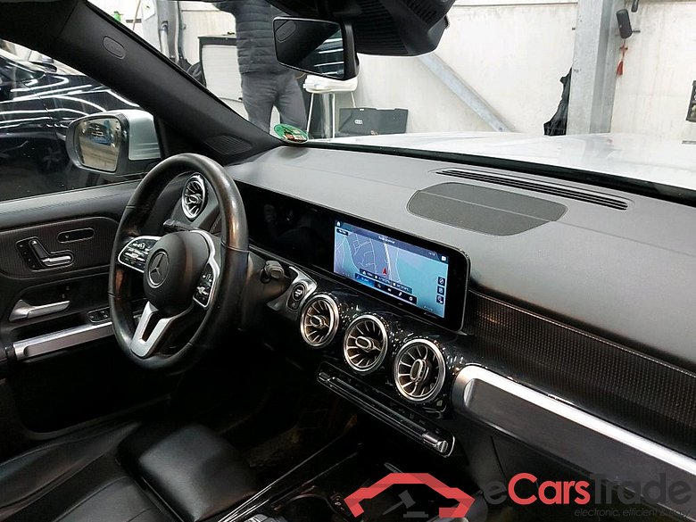 MERCEDES - MER GLB 200 163PK DCT Business Solution Luxury & Pack Plus & Third Row Seats & Towing Hook With ESP #3