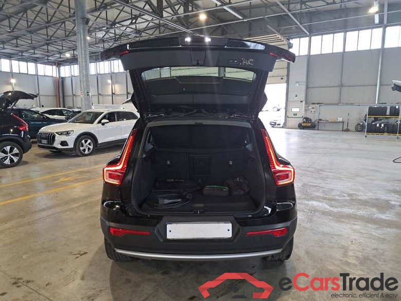 VOLVO XC40 / 2017 / 5P / SUV T4 PLUG-IN HYBRID AUTO RECH INSCRIP EXPR #5