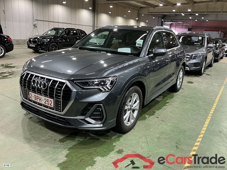 AUDI Q3 1.4 45 TFSI E S TRONIC S LINE