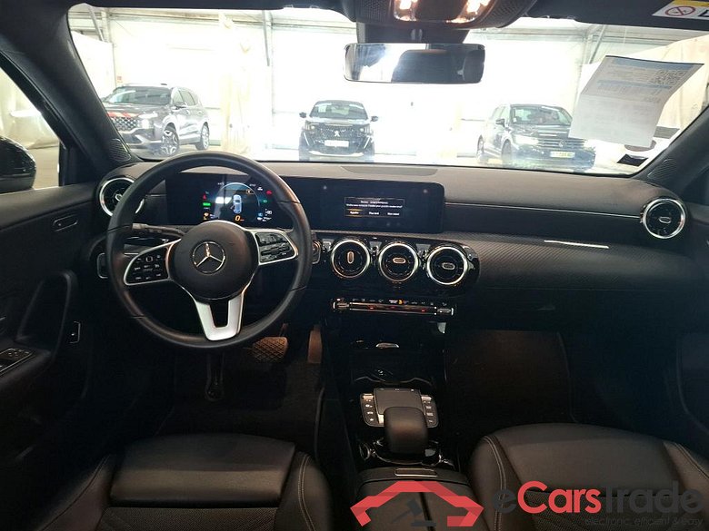 MERCEDES-BENZ Classe A Compact / 2018 / 5P / Berline A 250 e Business Line 8G-DCT #5