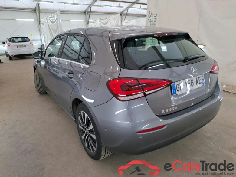 MERCEDES-BENZ Classe A Compact / 2018 / 5P / Berline A 250 e Business Line 8G-DCT #2