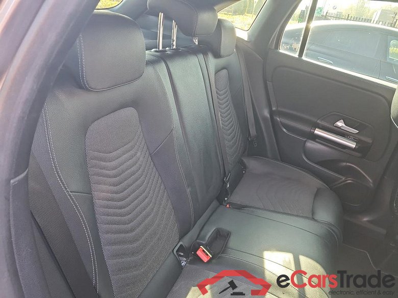 MERCEDES-BENZ GLA 1.3 GLA 250 E DCT LUXURY LINE #6