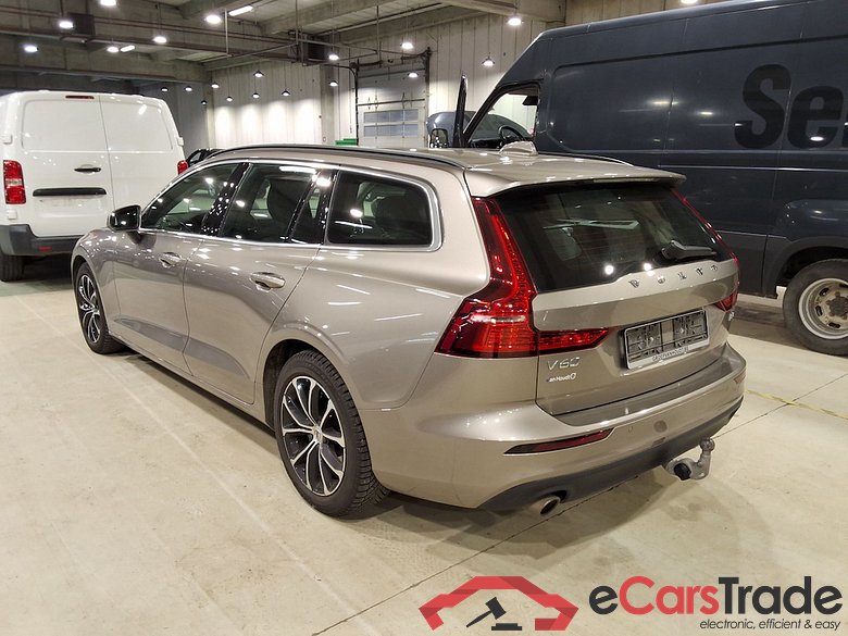 VOLVO V60 2.0 B3 MHEV MOMENTUM PRO DCT #2