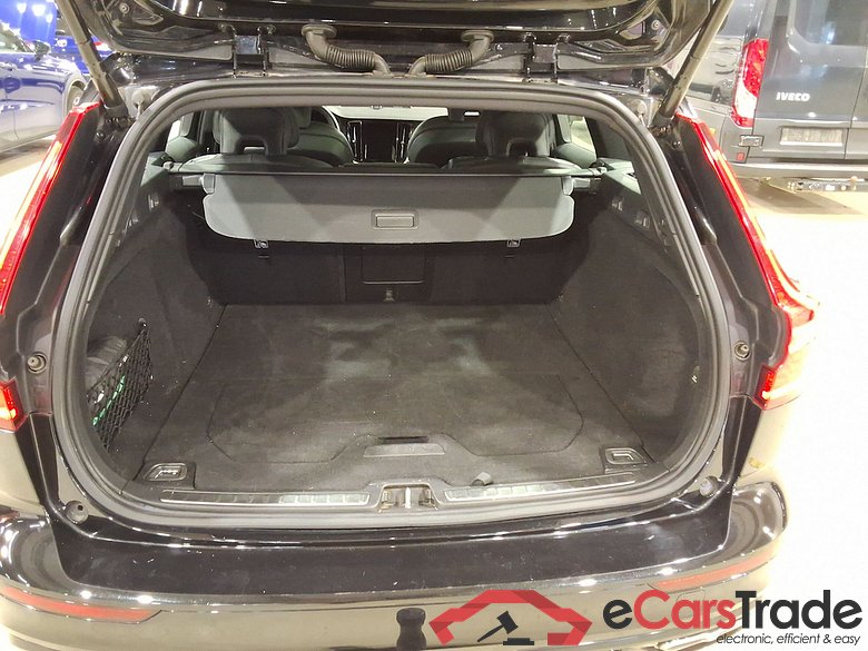 VOLVO V60 2.0 T8 RECHARGE AWD GEARTR R-DESIGN #3