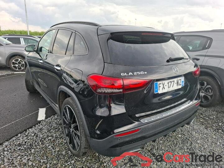 Mercedes GLA 250e Plug-In Hybrid AMG Night Aut. Pano LED-MultiBeam Widescreen Burmester Ambient Navi Sport-Leather KeylessGo Camera Klima PDC ... #4