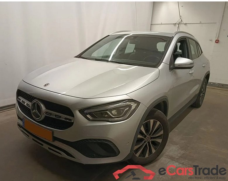 Mercedes GLA 200d Aut. LED-Xenon Widescreen Navi 1/2 Sport-Leather KeylessGo Klima PDC ...