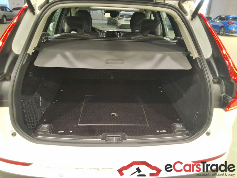 VOLVO XC60 2.0 B5 D 4WD GEARTRONIC MOMENTUM PRO - EX POLICE #3