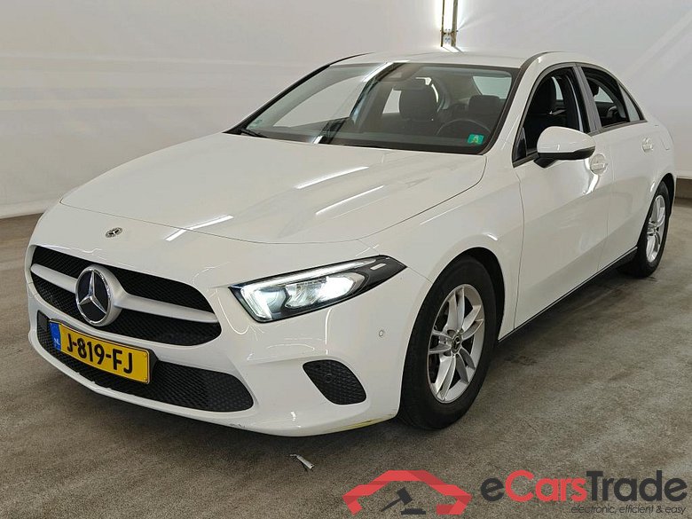 Mercedes-Benz A-Klasse Limousine A 200 7G-DCT Business Solution 4d