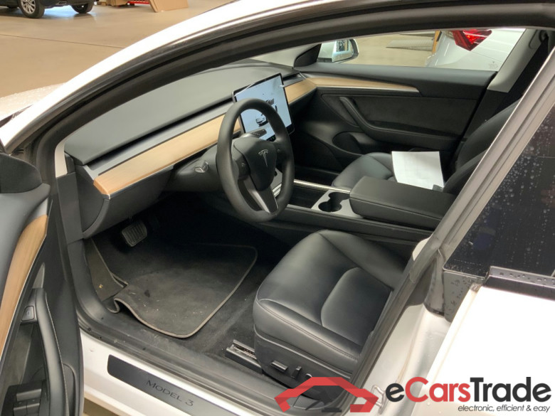 TESLA Model 3 RWD Hinterradantrieb 4d 239kW #4