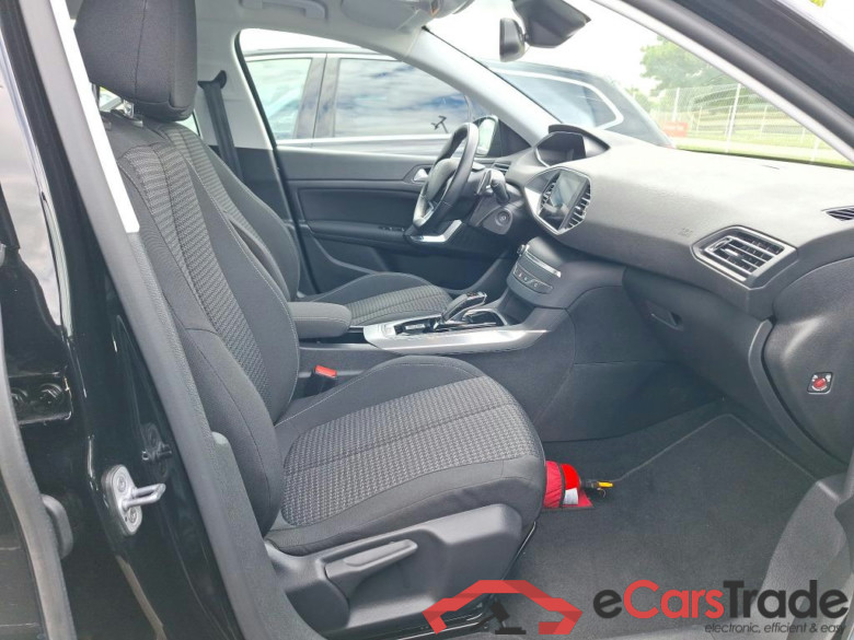 PEUGEOT - PEU 308 BlueHDi 130PK EAT8 Active Pack With 3D Navigation & VisioPark I #3