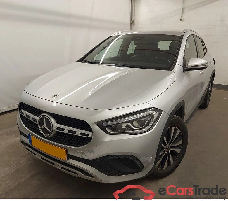 Mercedes GLA 200d Aut. LED-Xenon Widescreen Navi 1/2 Sport-Leather KeylessGo Klima PDC ...
