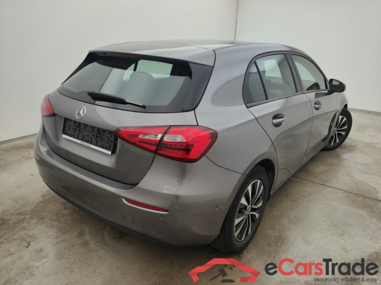 Mercedes-Benz A-Klasse A 180 Business Solution Essential 5d #2