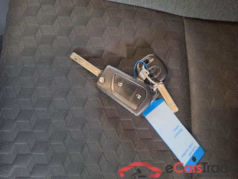 TOYOTA YARIS / 2020 / 5P / BERLINA HYBRID BUSINESS MY20 #6
