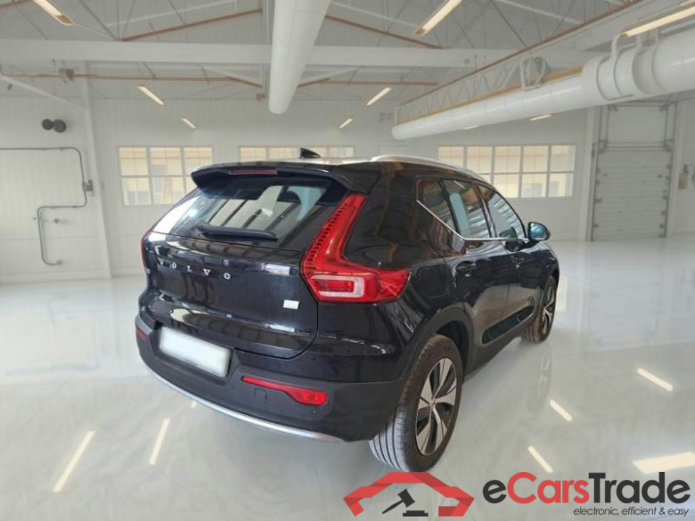 VOLVO XC40 / 2017 / 5P / SUV T5 PLUG-IN HYBRID AUTO RECH INSCRIP EXPR #2