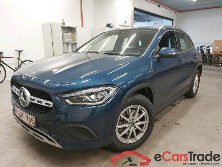 MERCEDES - MER GLA 200 d 150PK DCT Business Solution & LED & Towing Hook With ESP #1