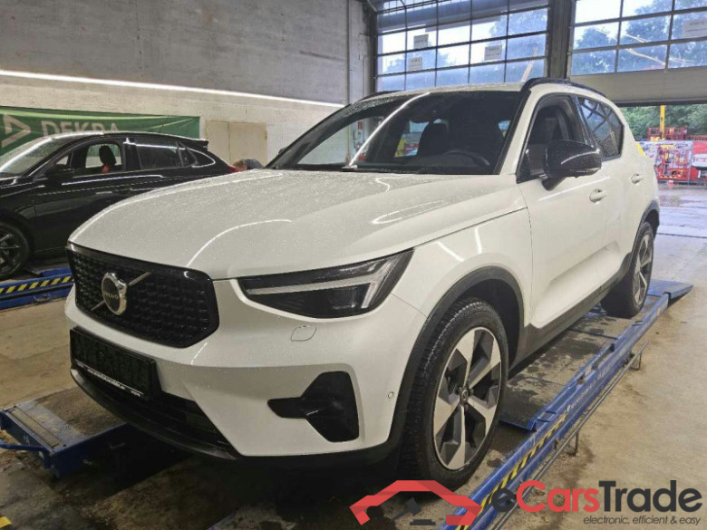 Volvo XC40 (2017->) DE - SUV5 B3 2WD EU6e, Plus Dark, (Facelift) 2024 - 2026 #1