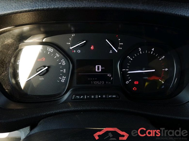 PEUGEOT Expert / 2016 / 4P / furgón Furgón Premium 1.5 BlueHDi 120 Standard #4