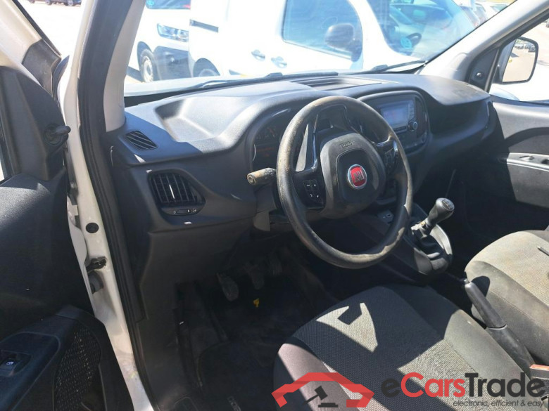 FIAT Doblò Cargo/2015/3P/furgón derivado de turismo Cargo Base Plus 1.3 Mjet 59kW (80CV) #3