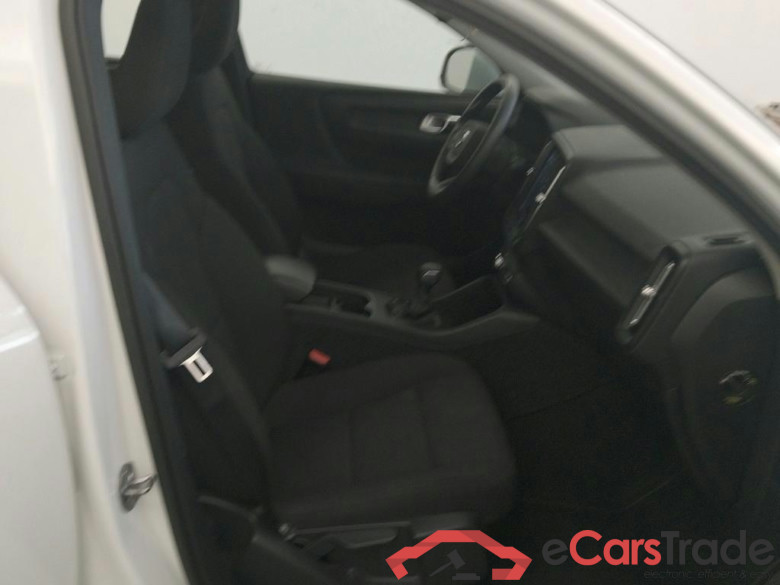 VOLVO XC40 / 2017 / 5P / todoterreno 1.5 T2 Momentum Core #6