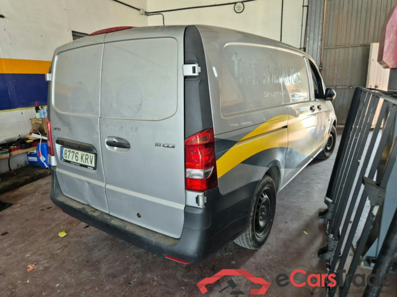 MERCEDES-BENZ Vito / 2014 / 4P / furgón 111 CDI Larga #2