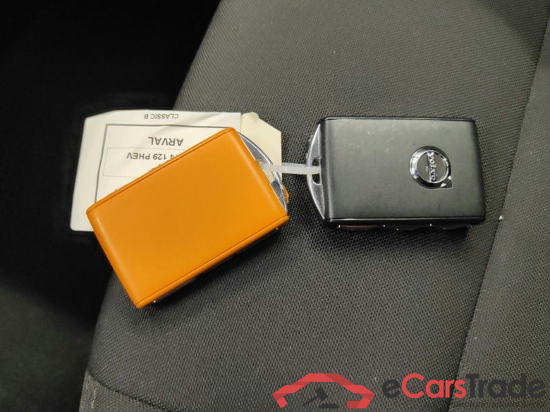 VOLVO XC40 1.5 T4 PHEV 129hp Inscription Expression 5d #4