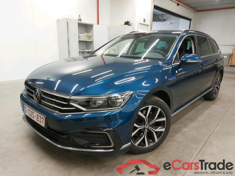 VOLKSWAGEN - VW  PASSAT VARIANT TSI GTE 218PK DSG6 Business Pack Adventure & Winter II & Travel Assist & Pano Roof & Foldable Trailer Hook   * HYBRID *