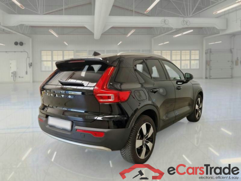VOLVO XC40 / 2017 / 5P / SUV T3 AUTOMATICO MOMENTUM PRO #2