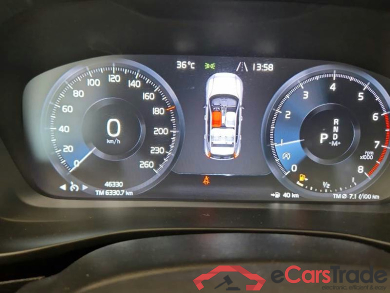 VOLVO XC40 / 2017 / 5P / SUV T3 AUTOMATICO MOMENTUM PRO #4