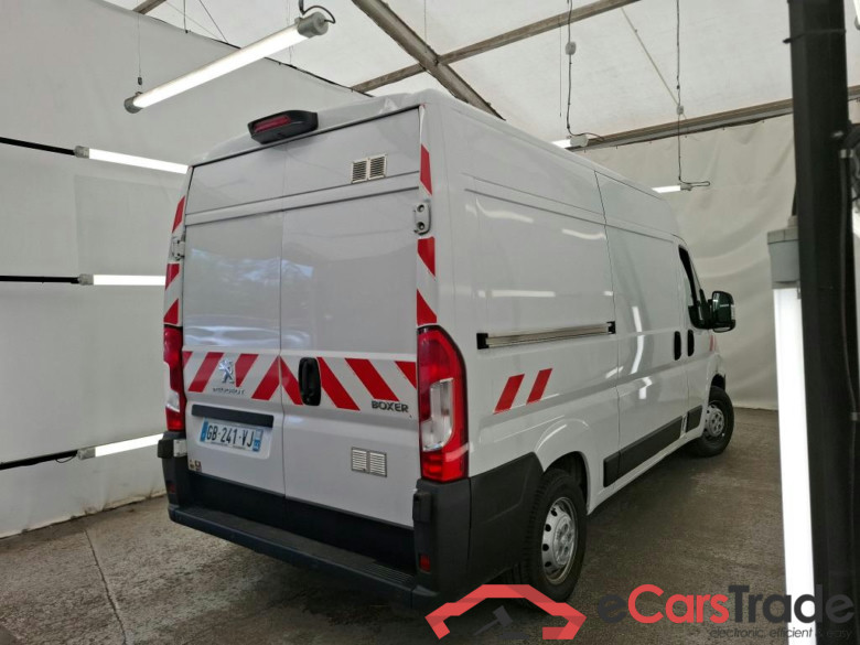 PEUGEOT Boxer / 2014 / 4P / Fourgon tôlé BlueHDi S&S 120 PREMIUM 333 L2H2 #3