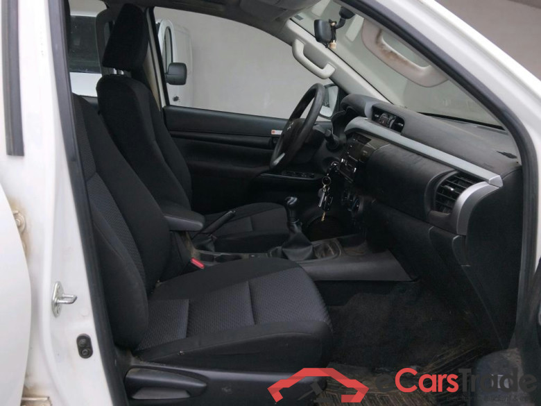 TOYOTA Hilux / 2020 / 4P / pickup 2.4 D-4D Cabina Doble GX #6