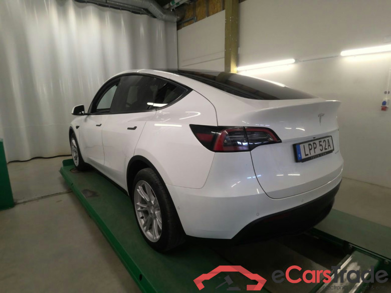 Tesla Model Y Long-Range AWD #4