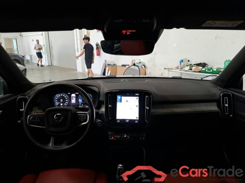 VOLVO XC40 / 2017 / 5P / SUV T4 PLUG-IN HYBRID AUTO RECHARGE INSCR. #3