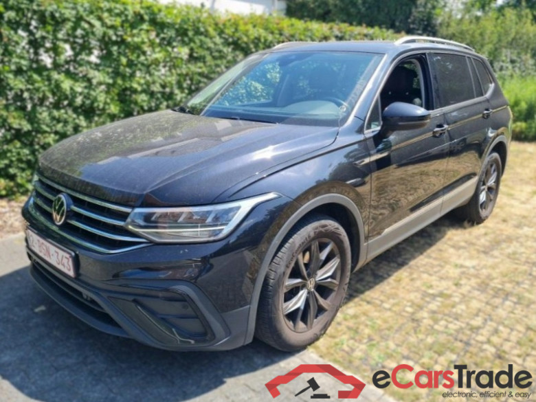 Volkswagen Tiguan Allspace 1.5 TSI Life Pano LED Virtual Ambient ACC Navi Leather KeylessGo Camera Klima PDC ... #1