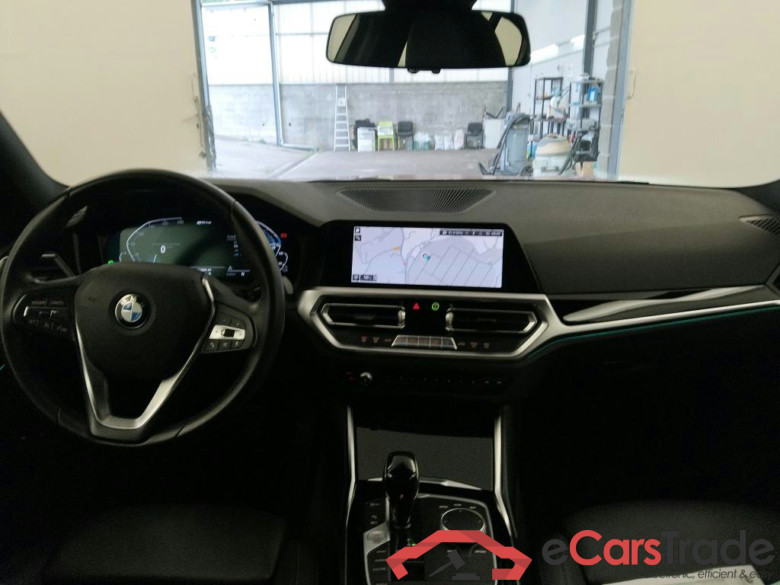 BMW Serie 3 / 2018 / 4P / sedán 330e #3
