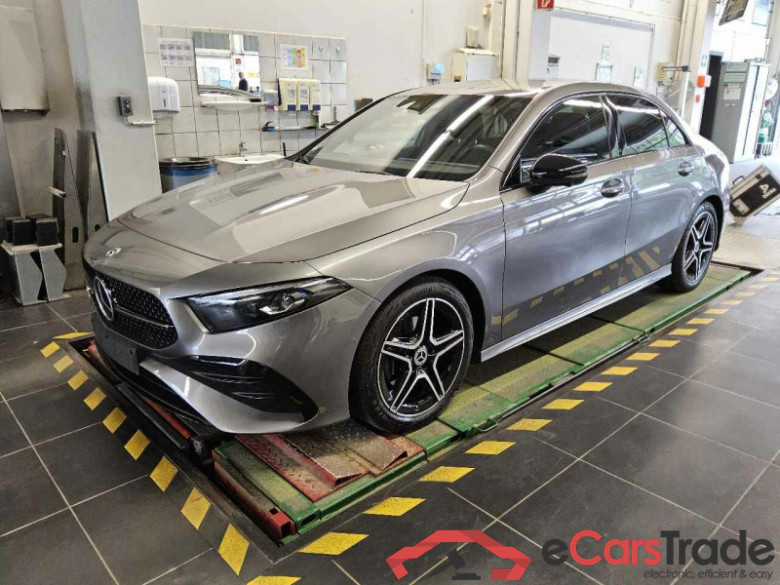 Mercedes-Benz A Limousine (BM 177)(08.2018->) DE - Lim4 A 200 EU6d, AMG Line, (Facelift) 2022 - 2024 #1