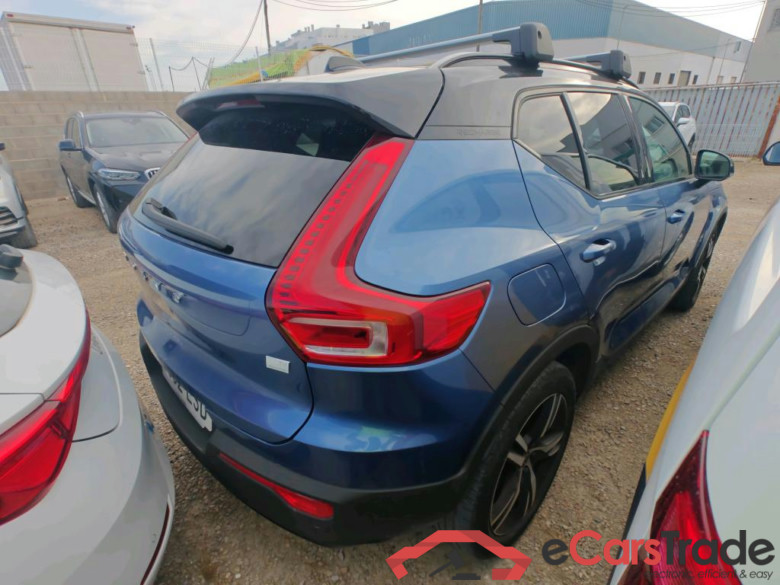 VOLVO XC40 / 2017 / 5P / todoterreno 1.5 T4 Twin Recharge R-Design Auto #2