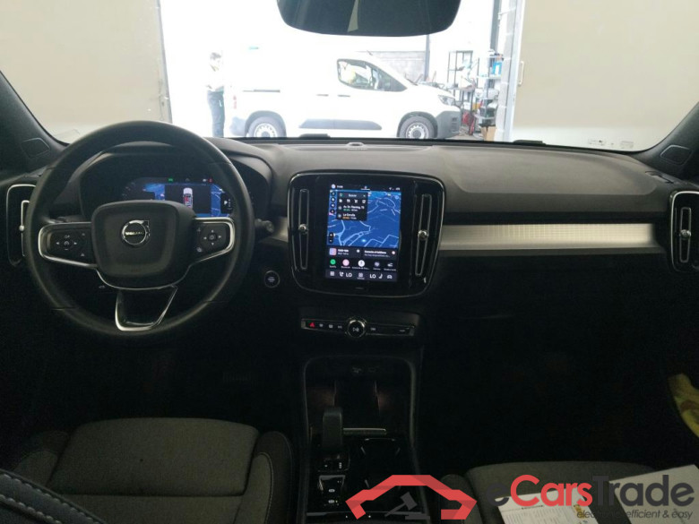 VOLVO XC40 / 2021 / 5P / todoterreno 2.0 B3 G Plus Dark Auto #3