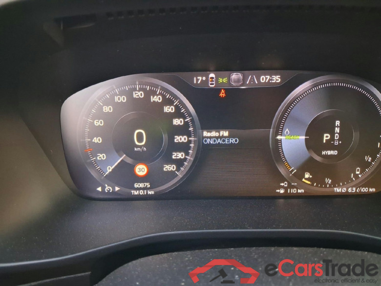 VOLVO XC40 / 2021 / 5P / todoterreno 1.5 T5 Recharge PHEV Plus Dark Auto #3