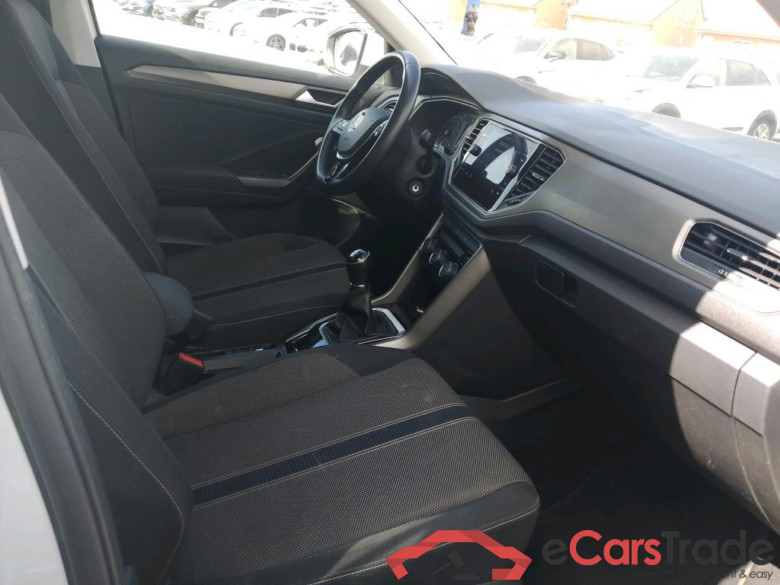 VOLKSWAGEN T-Roc / 2017 / 5P / todoterreno Advance 1.0 TSI 85kW (115CV) (CX) #6