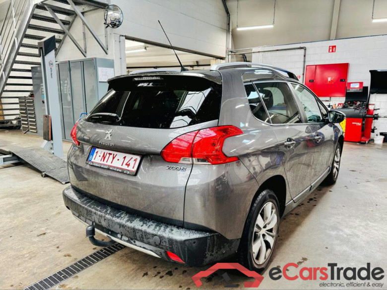 PEUGEOT 2008 1.2i PureTech Style #4