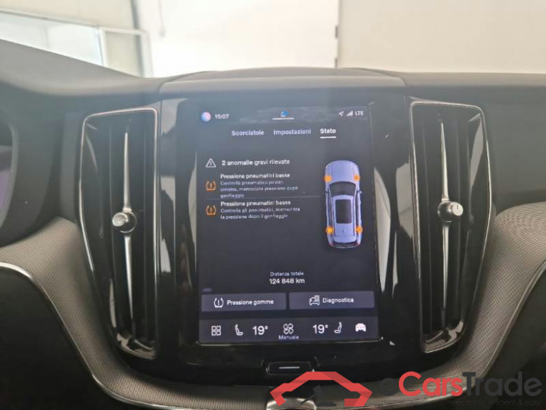 VOLVO XC60 / 2021 / 5P / SUV B4 D automatico Plus Dark #4
