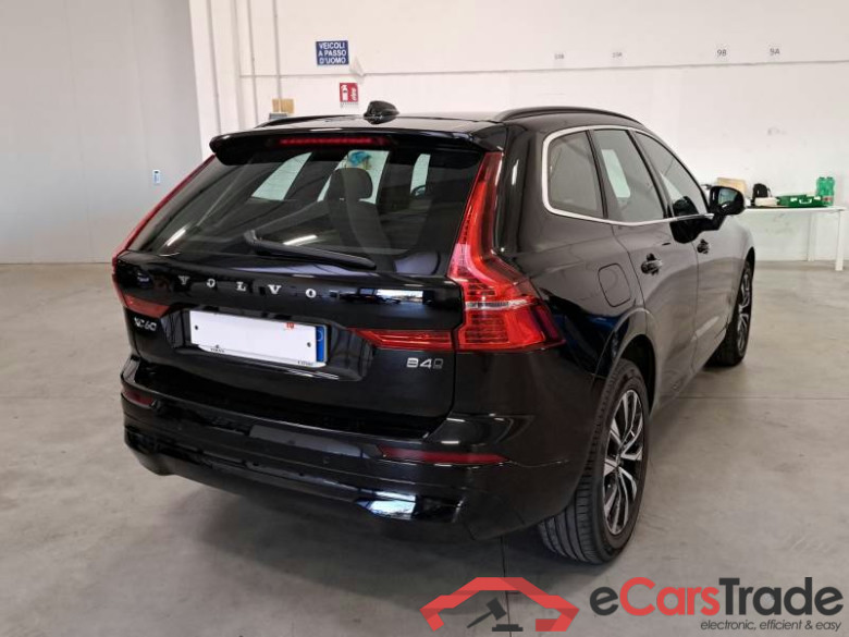 VOLVO XC60 / 2021 / 5P / SUV B4 D AWD AUTOMATICO CORE #2