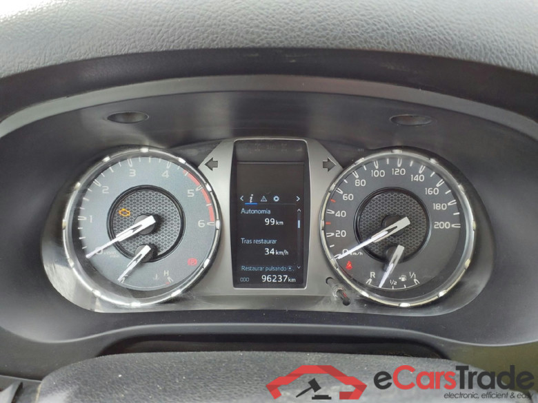 TOYOTA Hilux / 2020 / 4P / pickup 2.4 D-4D Cabina Doble GX #4