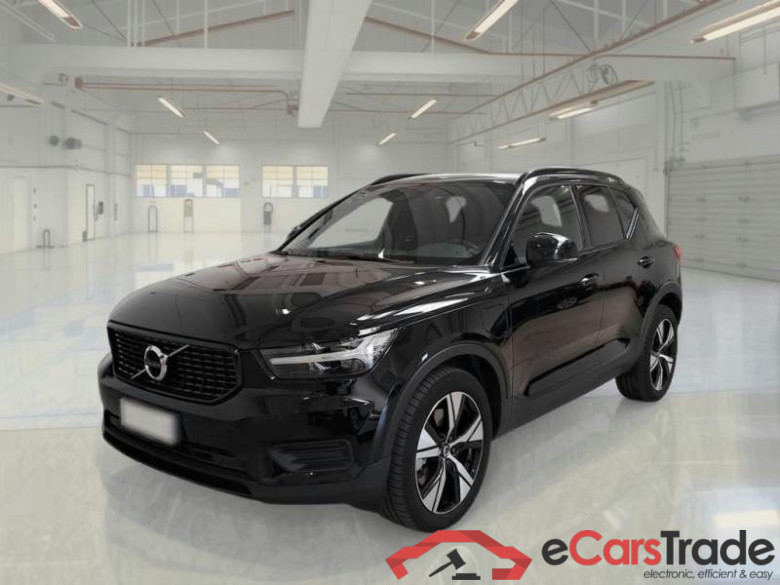 VOLVO XC40 / 2017 / 5P / SUV T5 Plug-in Hybrid auto Recharge R-Design